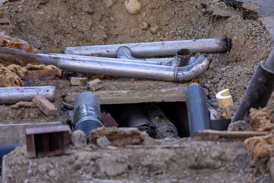 Монтаж труб водопровода в грунте